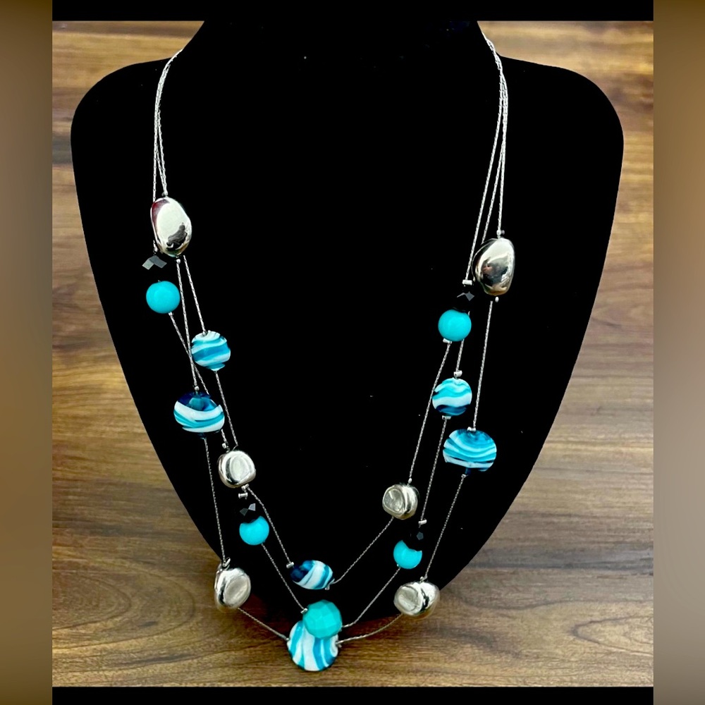 Blue Floating Necklace - Gorgeous!